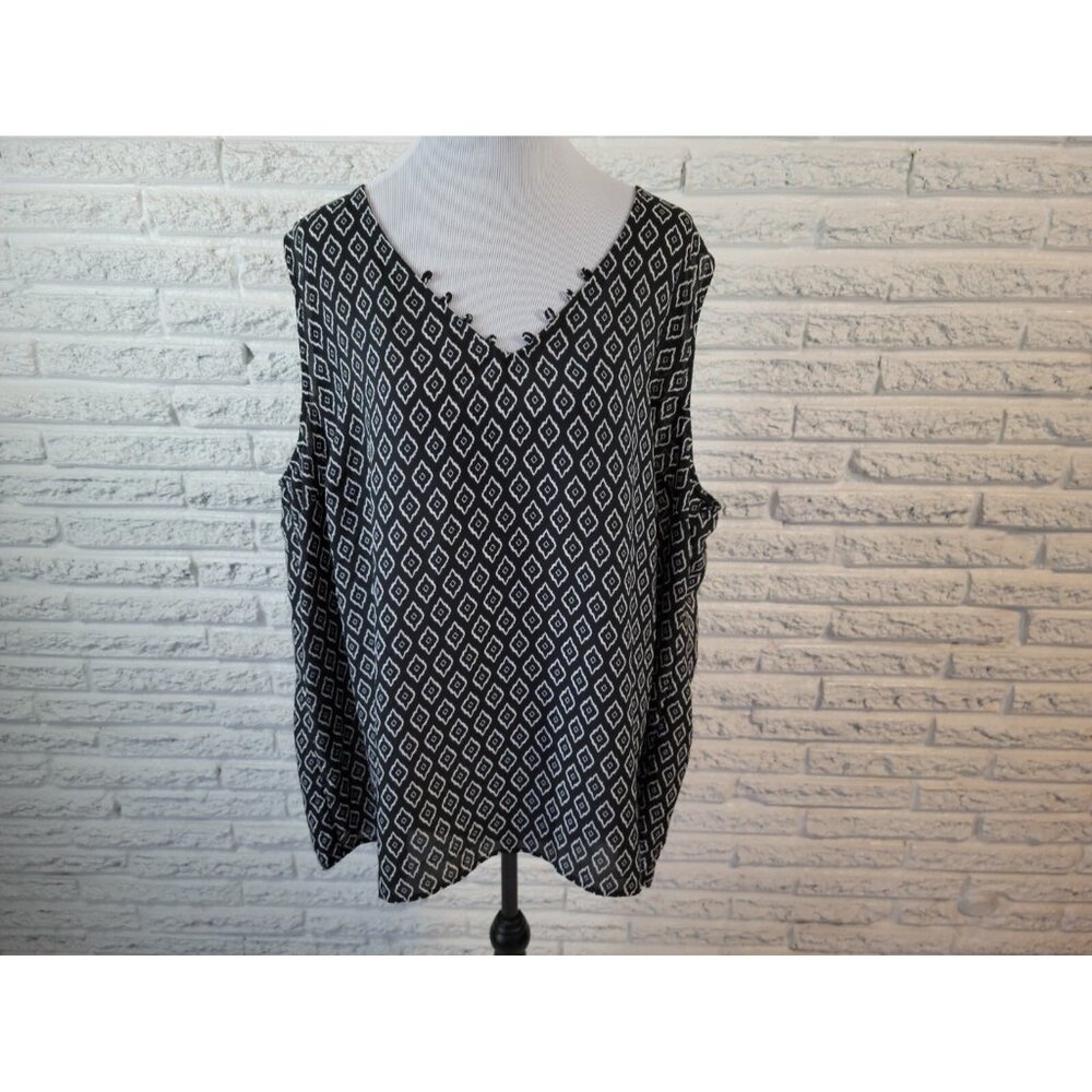Terra & Sky Women's 3X Plus Size Black Geometric V-Neck Asymmetric GEO155E